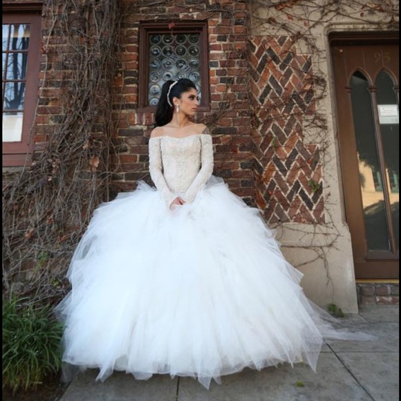 Wedding dress - Picture 3 of 4