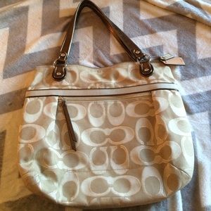 Gently used authentic coach tote bag!