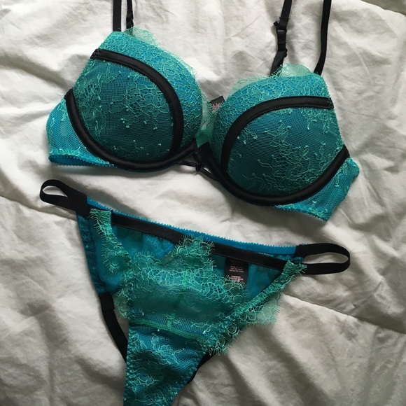 NEW Victoria's Secret Bra & Panty Set