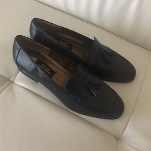 Hush puppies woman US size 9.