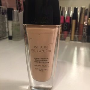 Guerlain Parure de Lumiere Foundation beige pale