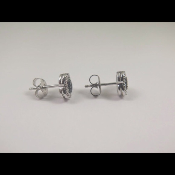 10k White Gold Heart Shape Diamond Studs - Picture 3 of 4