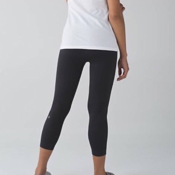 Lulu Lemon Zone in Crop Black