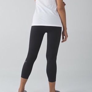 Lulu Lemon Zone in Crop Black