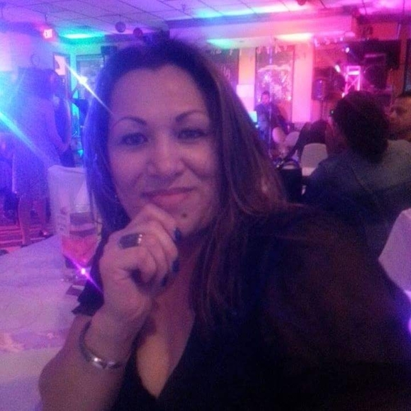 Meet your Posher, Senaida