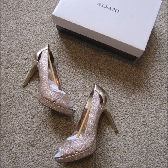 Alfani Gold Sparkle Fairfax Platform Pump NIB 7