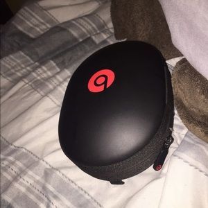 Studio beats wireless black