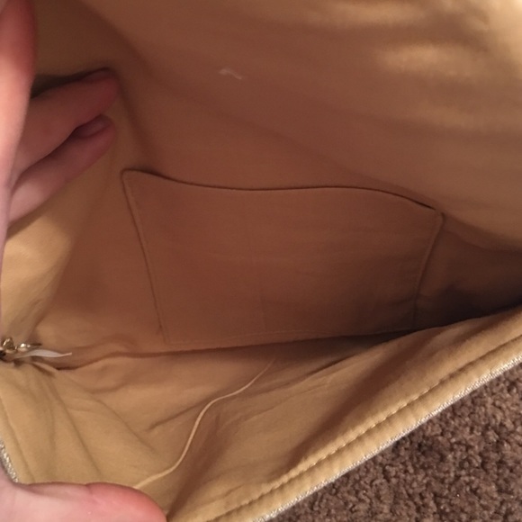 Cross body - Picture 3 of 4