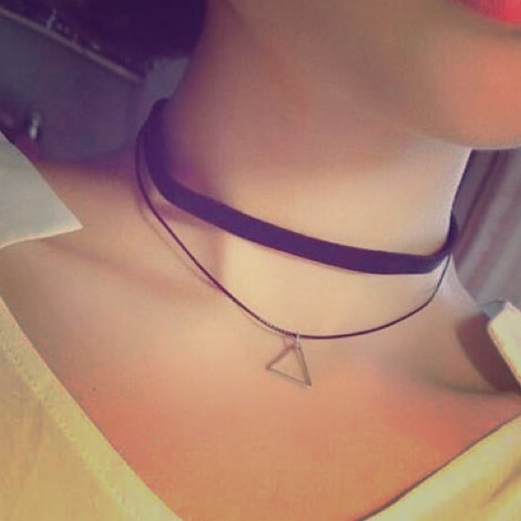 Triangle pendant choker!