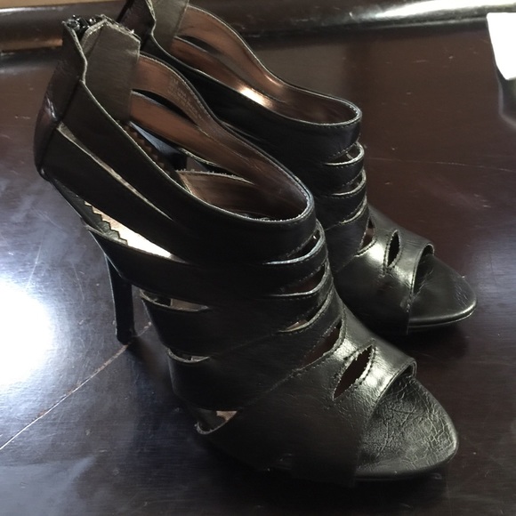 Cage bootie