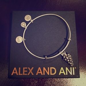 Alex & Ani silver grapes bangle🍇