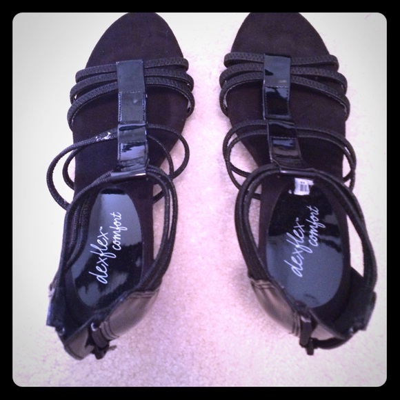 Black wedges