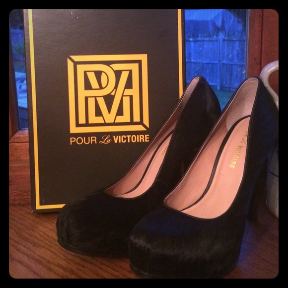 Pour La Victoire Black Pony Heel Pumps Size 8