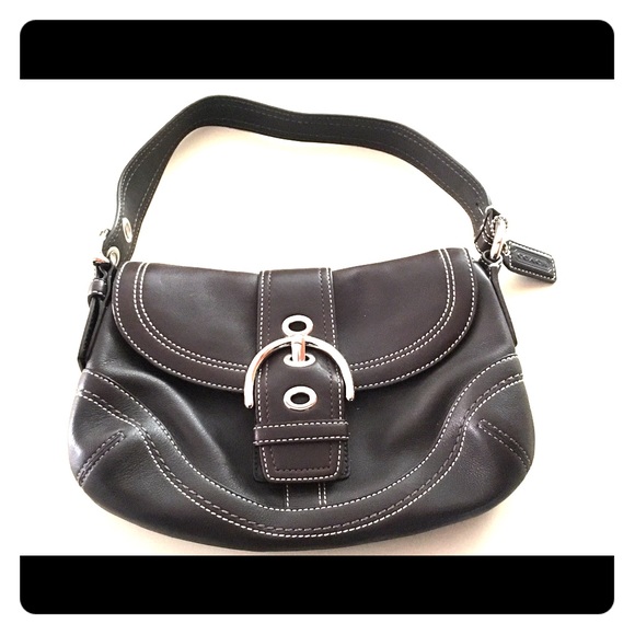 Coach brown leather shoulder handbag. F10909