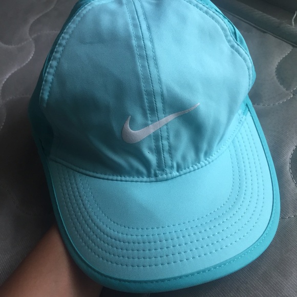 Nike Accessories - NIKE DRI FIT FEATHERLIGHT CAP
