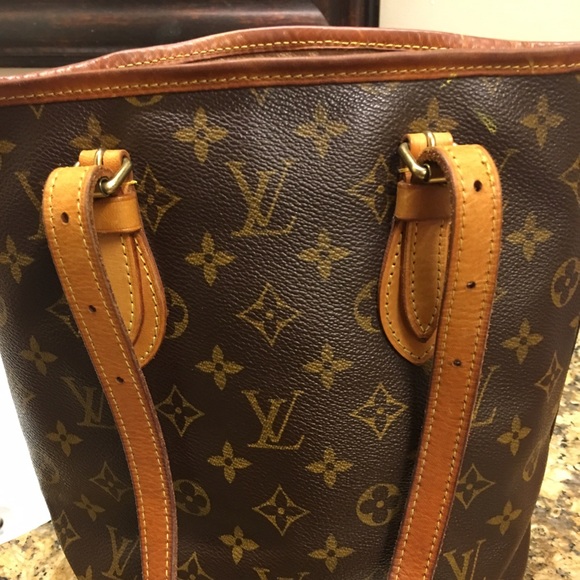 Authentic Louis Vuitton bucket bag pm.