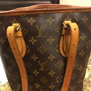 Authentic Louis Vuitton bucket bag pm.