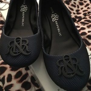 Rock & Replublic navy blue flats size 6 1/2