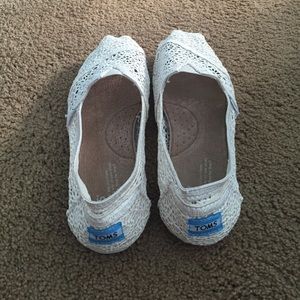 Brand new white crochet toms