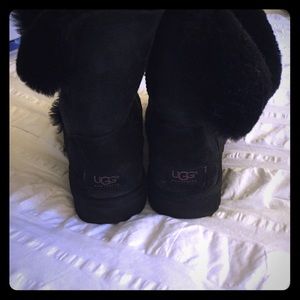 Black Uggs- Bailey Button *price is firm*
