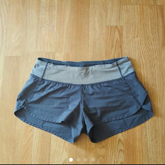 lululemon athletica Pants - LULULEMON RUNNING SHORT SIZE 4