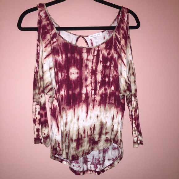 Tie dye cut out shoulder shirt