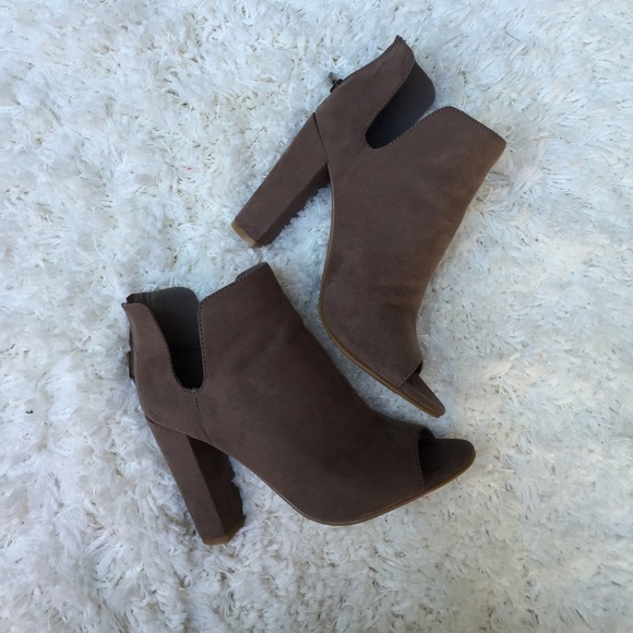 LAST - Cut it out peep toe booties - Picture 2 of 4