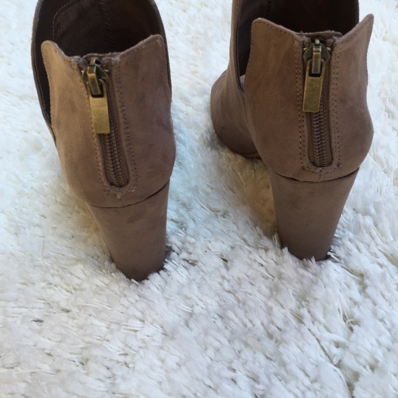 LAST - Cut it out peep toe booties - Picture 4 of 4