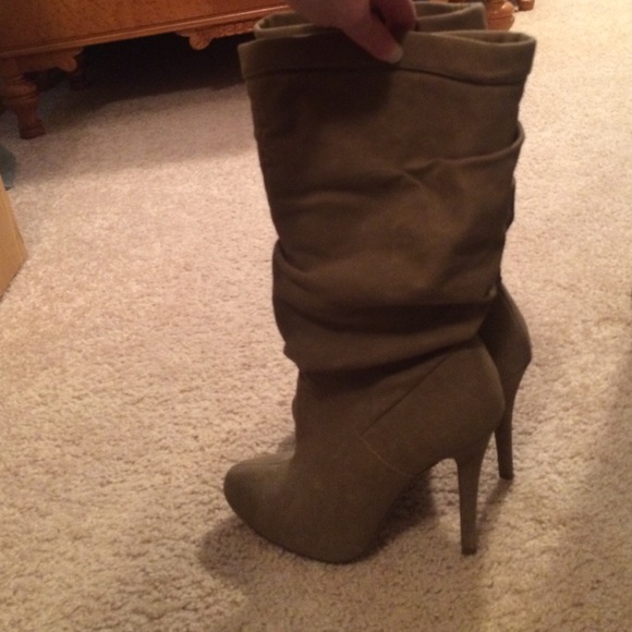 *SOLD* Adorable tan boots! - Picture 2 of 3