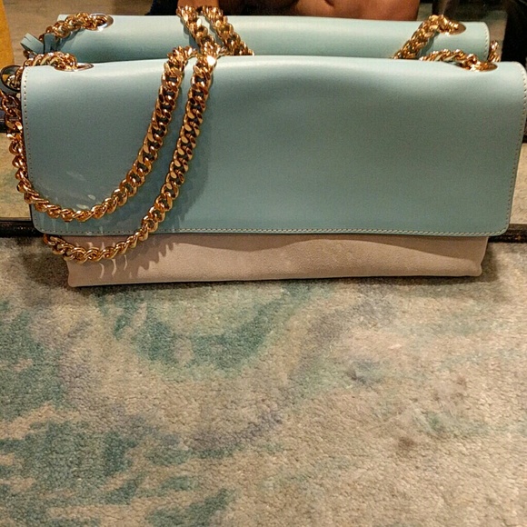 Mint blue hand bag w/ gold chain. Never used!