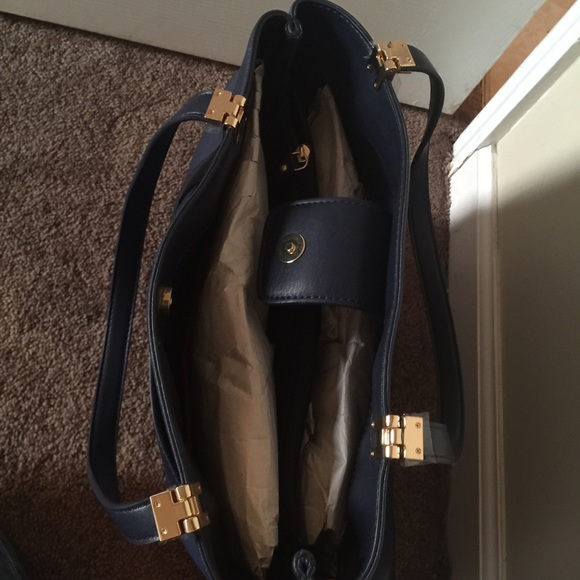Tommy Hilfiger Navy Arianna Handbag - Picture 3 of 4