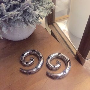 2 (6mm) swirly metal gauge with black star design