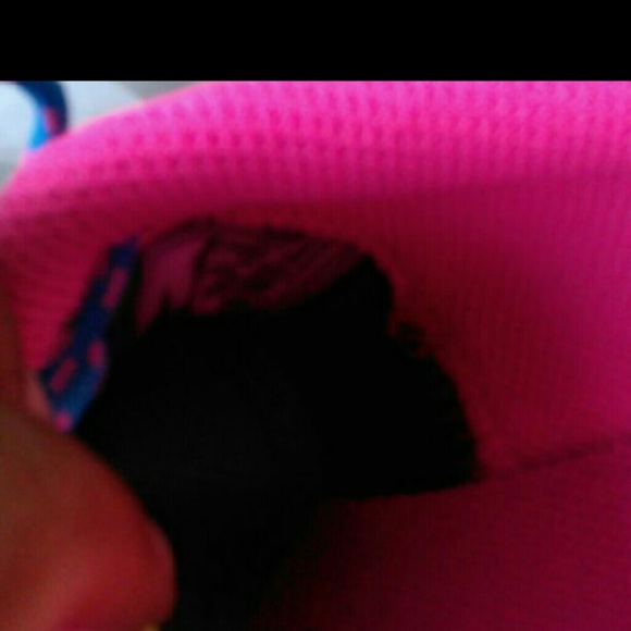 KIDS NEW IN BOX BLACK & PINK NIKE ROSHE ONE SHOES - Picture 2 of 4