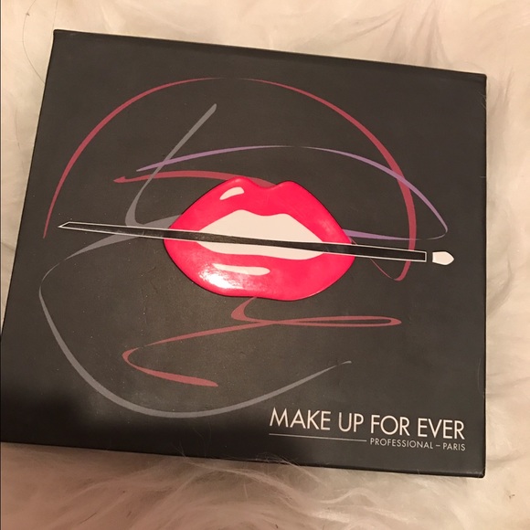 Makeup Forever 9 Artist Eyeshadow Palette