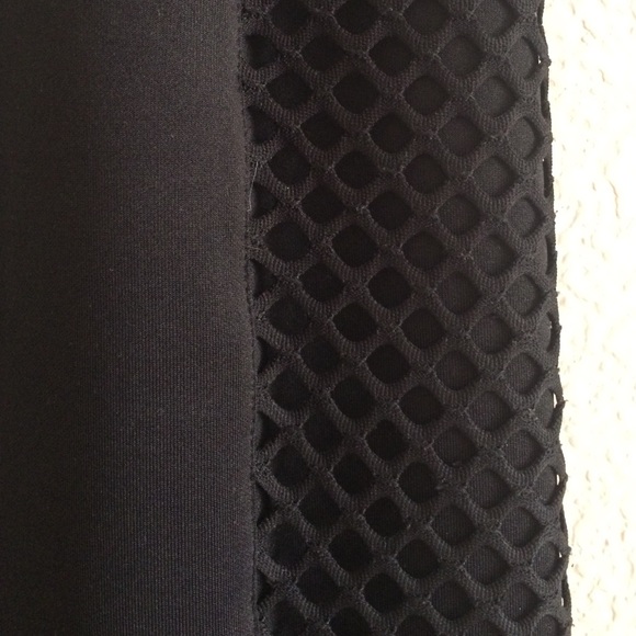 ❄️4 for $20❄️ Net Side Midi Skirt - Picture 3 of 4