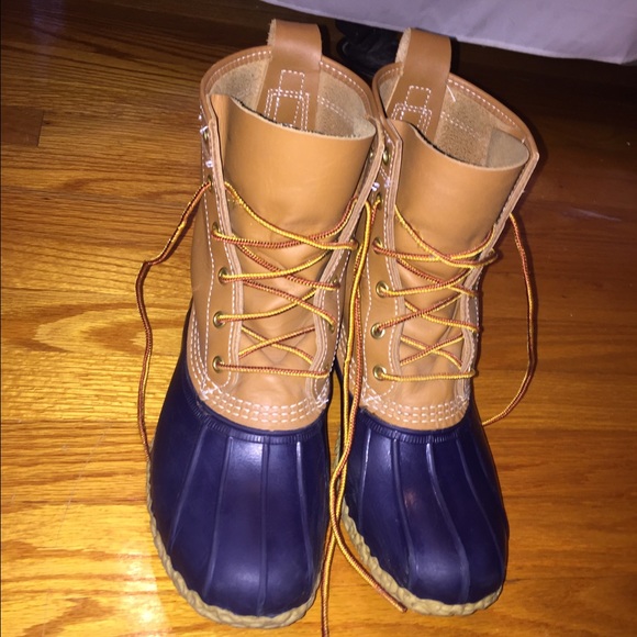 Navy blue bean boots