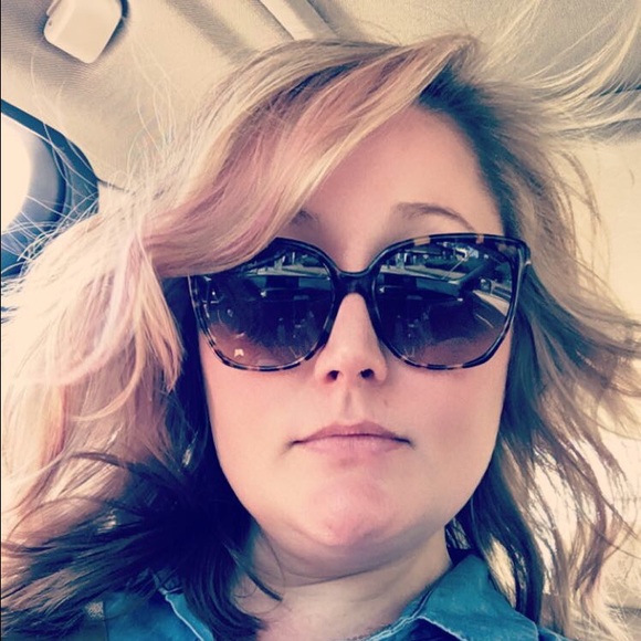 Meet your Posher - Picture 3 of 4