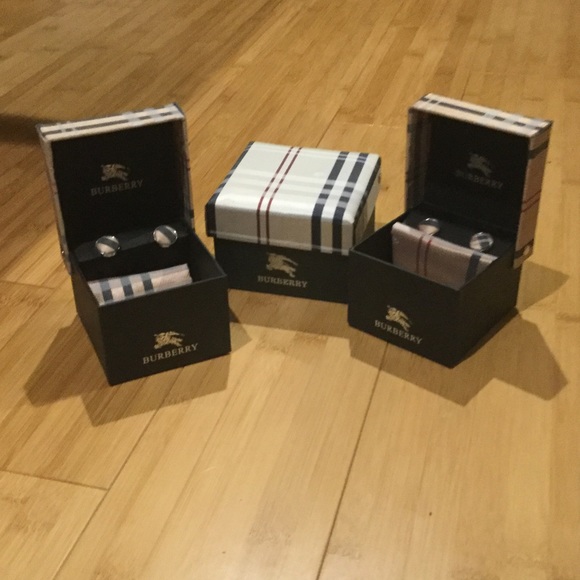 Burberry brand new cufflinks/ handkerchief sets. - Picture 1 of 4