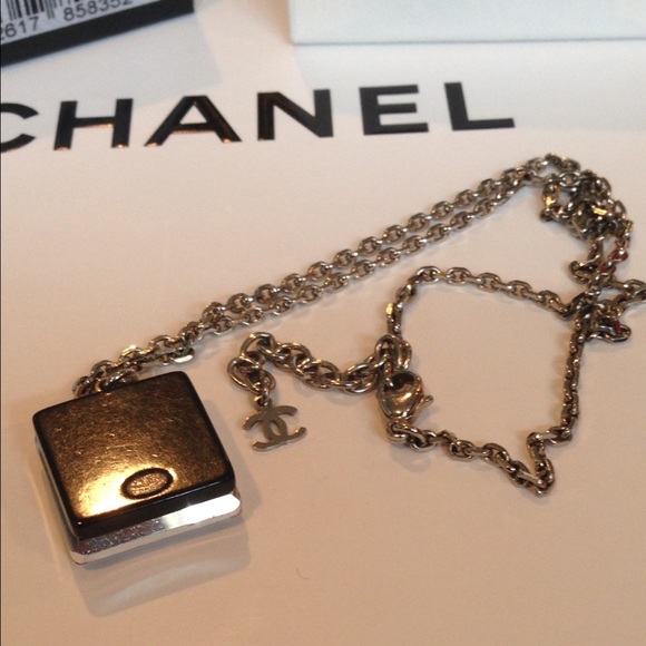 🌸Sold🌸 Authentic Chanel CC Necklace - Picture 4 of 4