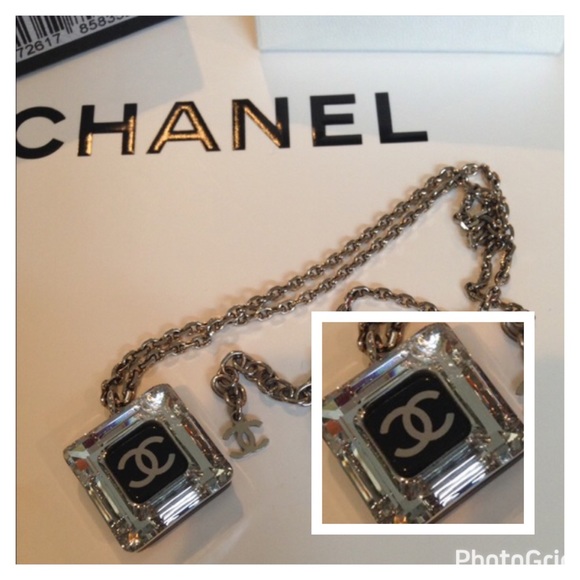🌸Sold🌸 Authentic Chanel CC Necklace - Picture 3 of 4