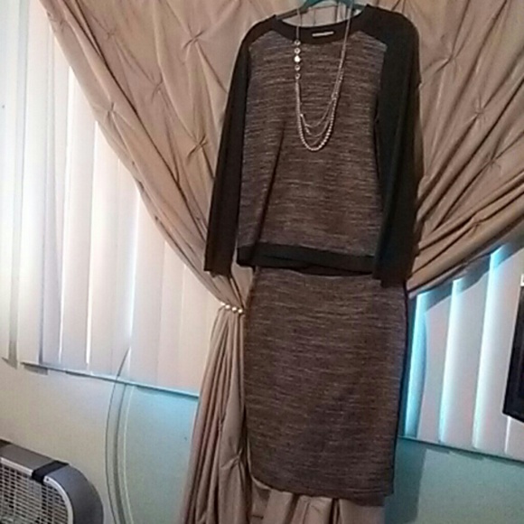 Hinge 2 piece. Light knit top and bottom