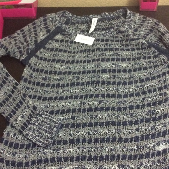 Sweatshirt - Picture 2 of 3