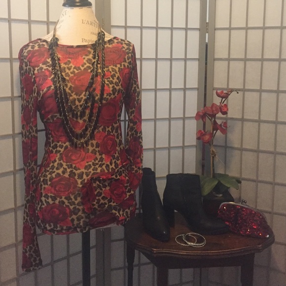 🌹Beautiful Animal Print and Red🌹 Top