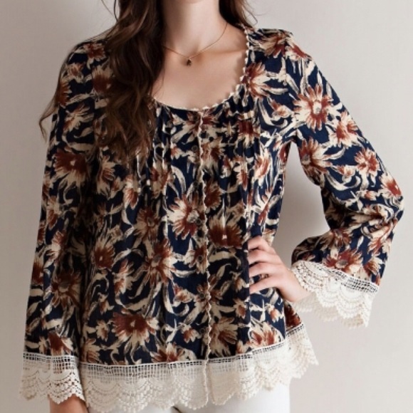 Floral Blouse❣️2 COLORS❣️ - Picture 2 of 4