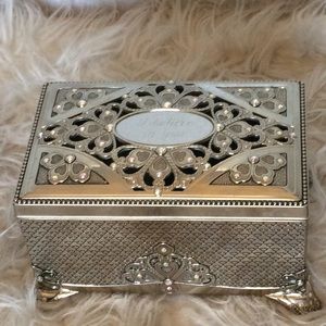 Musical jewelry box