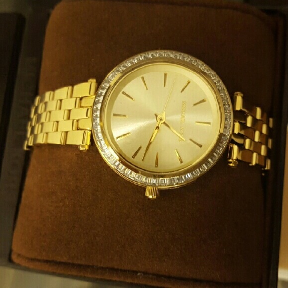 MICHAEL KORS WHACH NEW