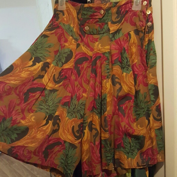 High-waisted Bermuda floral shorts - Picture 3 of 3