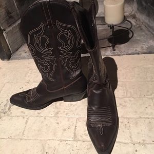 Brown cowboy boots worn once