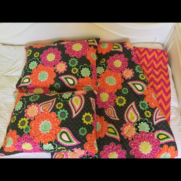 Vera Bradley Full/Queen comforter set w shams