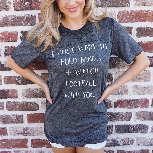 flash sale! • m • hold hands watch 🏈 tee - Picture 1 of 3